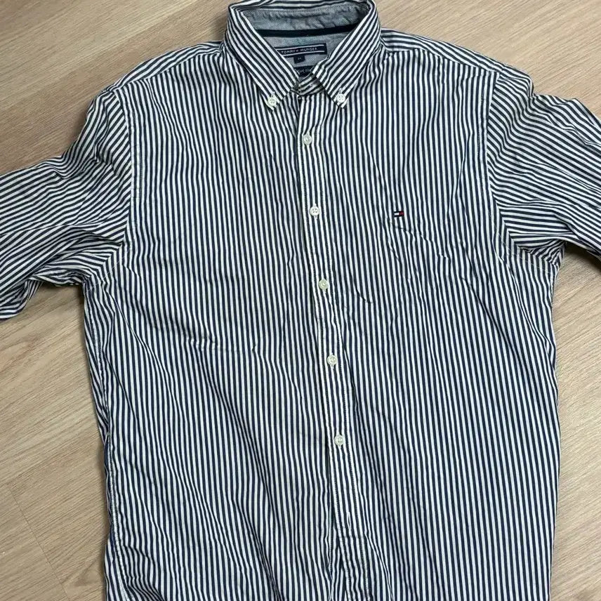 [BUNJANG] Tommy Hilfiger Striped Shirt New York Fit M / 타미힐피거 스트라이프 셔츠 남성용 뉴욕핏 m