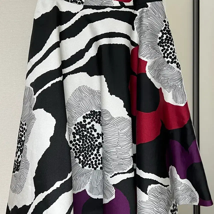 [BUNJANG] Merci Beaucoup Floral Pattern Flare Skirt (Size S) / (S)메르시비앙 꽃무늬패턴 플레어스커트