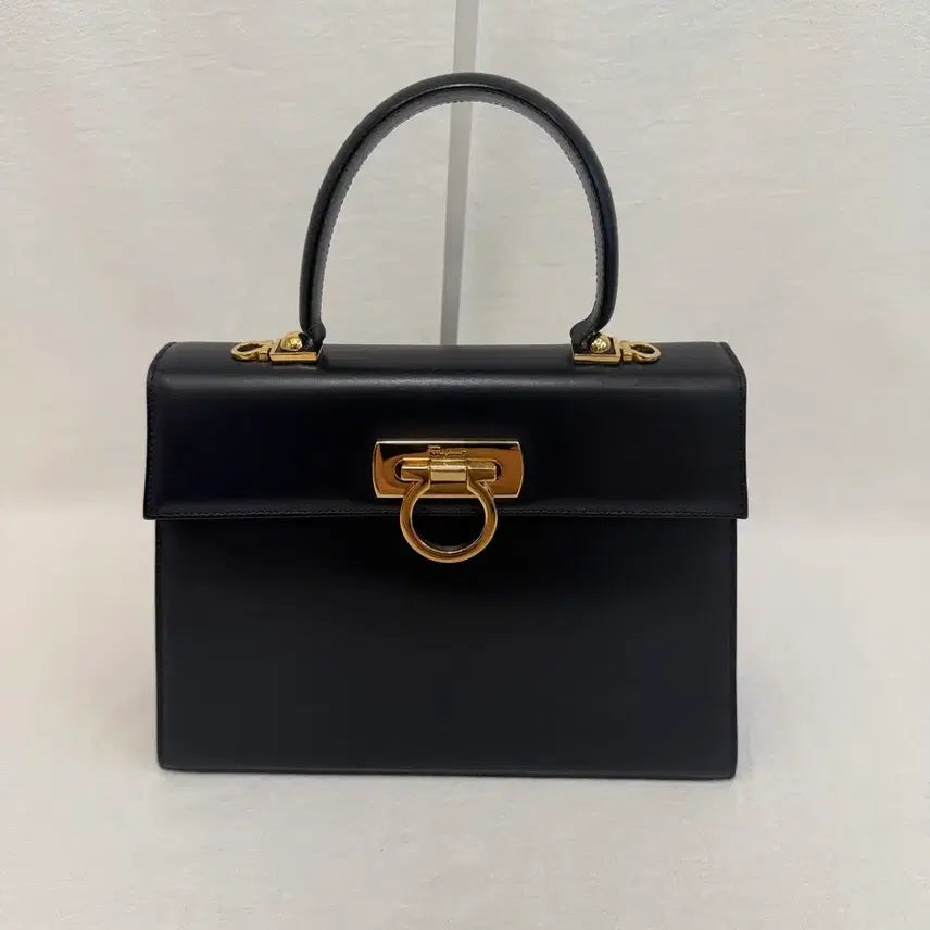 [BUNJANG] Ferragamo Gancini Top Handle Bag Black / 정품 페라가모 블랙 간치니 탑핸들백 차정원백 토트백 핸드백