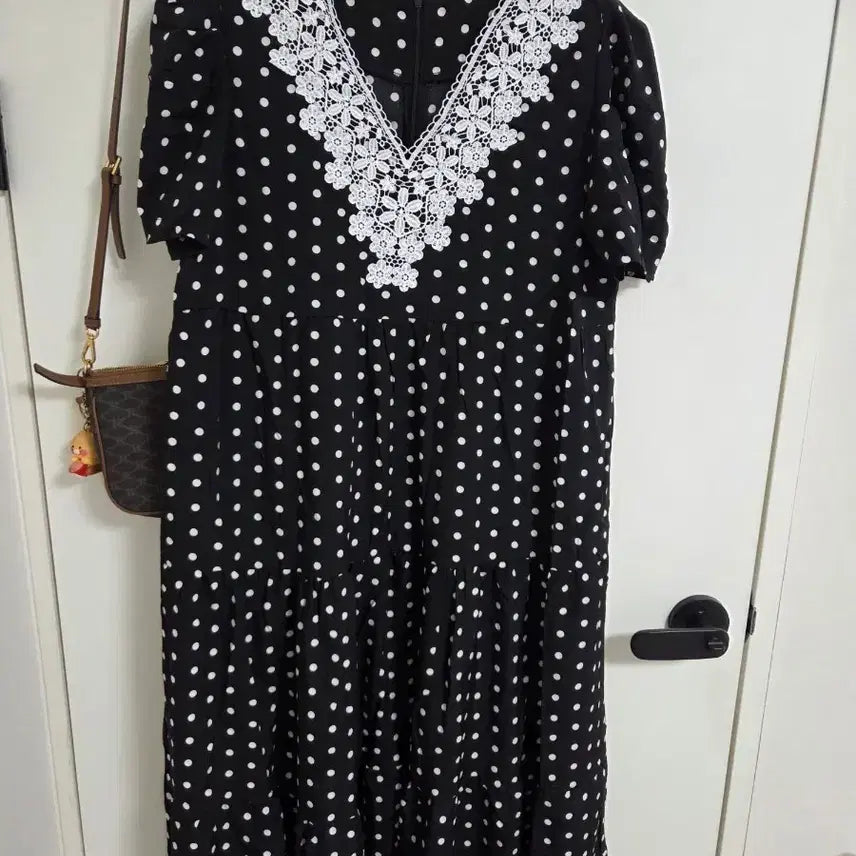 [BUNJANG] Polka Dot Lace V-Neck Long Dress / 땡땡이 무늬 레이스 브이넥 원피스