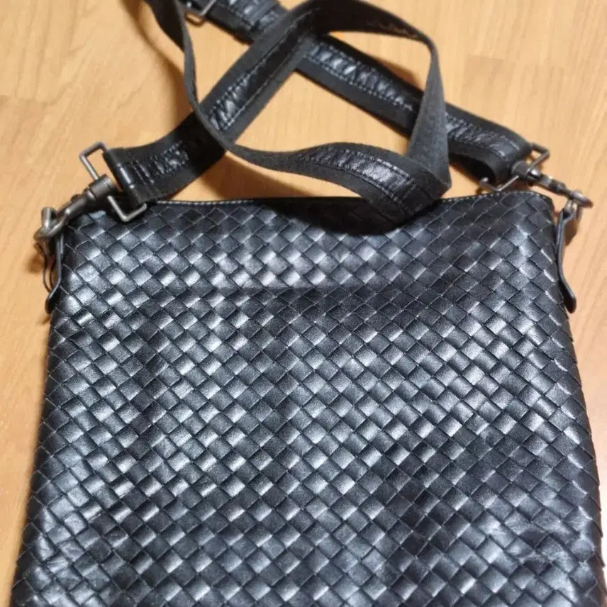 [BUNJANG] Bottega Veneta Intrecciato Crossbody Bag Black / 보테가베네타 인트레치아토 크로스백 블랙
