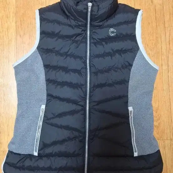 [BUNJANG] Louis Castel Women's Quilted Lightweight Padded Zip Vest (Size 95/55) / (매장판/최상급) 루이까스텔 여성 퀼팅 경량 패딩 집업 조끼 95/55사이즈