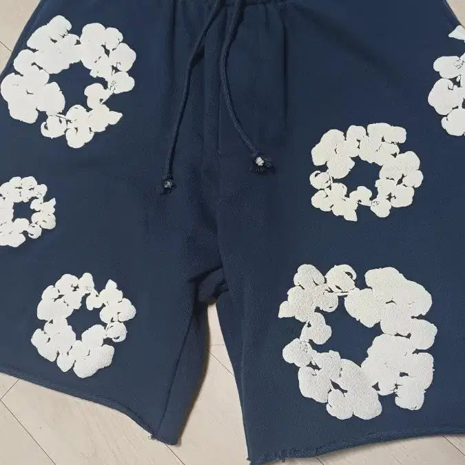 [BUNJANG] Denim Tears Flower Pattern Banding Shorts (Medium) / 데님티어스 반바지 네이비 m(택포)