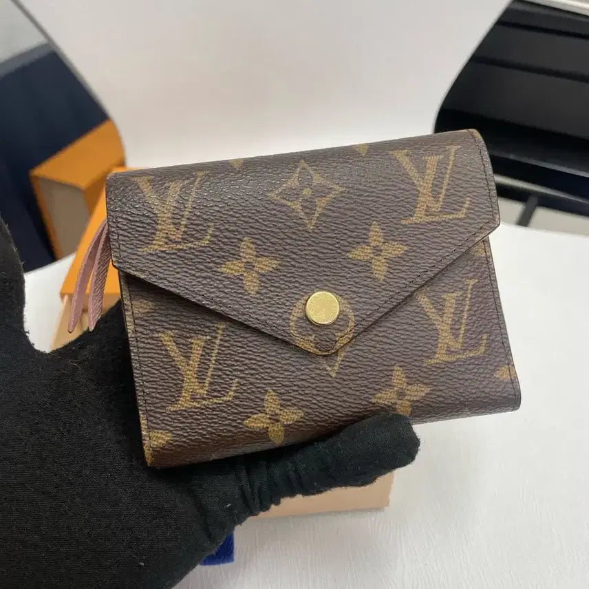 [BUNJANG] Louis Vuitton Victorine Wallet / 정품 루이비통 빅토린 월릿 지갑