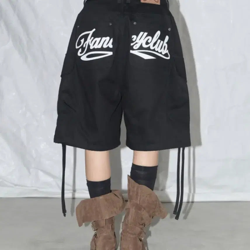[BUNJANG] Fancy Club Lettering Cargo Bermuda Pants Black (Size 1) / 팬시클럽 카고 레터링 버뮤다 팬츠 블랙 (size 1)