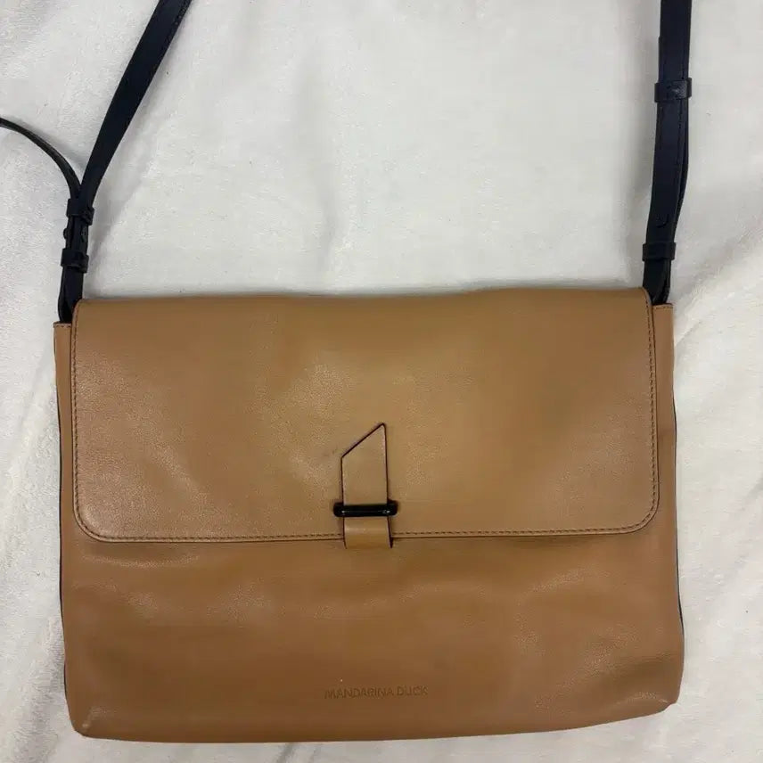 [BUNJANG] Mandarina Duck Natural Leather Crossbody Bag / 만다리나덕(MANDARINA DUCK) 천연가죽 크로스백