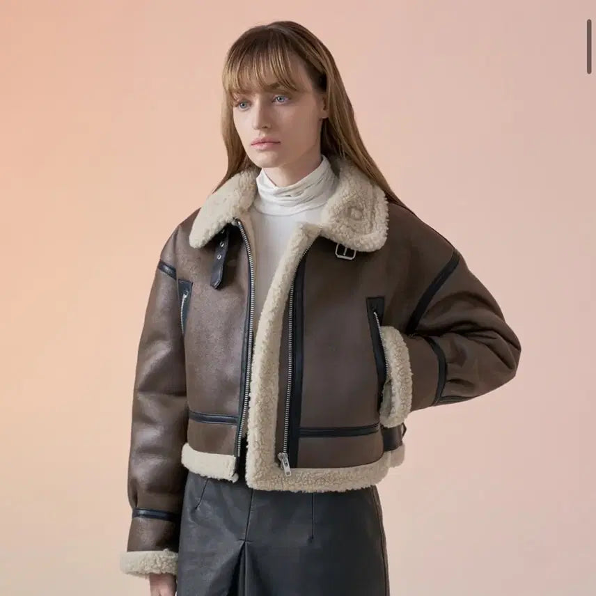 [BUNJANG] Speroone Cropped Neck Buckle Mustang / 스페로네 크롭 넥 버클 무스탕
