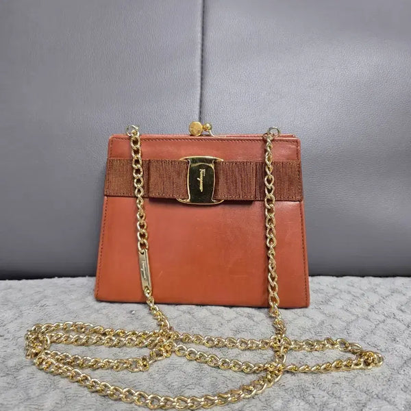 [BUNJANG] Salvatore Ferragamo Ribbon Mini Chain Shoulder Bag / (중고명품)페라카모 리본 미니 체인솔처백 팝니다
