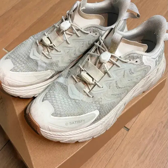 [BUNJANG] Hoka x Satisfy Clifton LS White / [250] 호카 X 새티스파이 클리프톤 LS 화이트