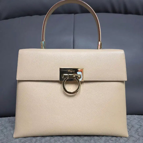[BUNJANG] Salvatore Ferragamo Beige Leather Tote Bag / (중고명품) 페라가모 가방 토트백 판매합니다