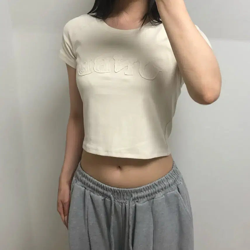 [BUNJANG] Lettering Crop Short-Sleeve T-Shirt Beige / 새 상품 착샷 크롭 레터링 반팔티 베이지
