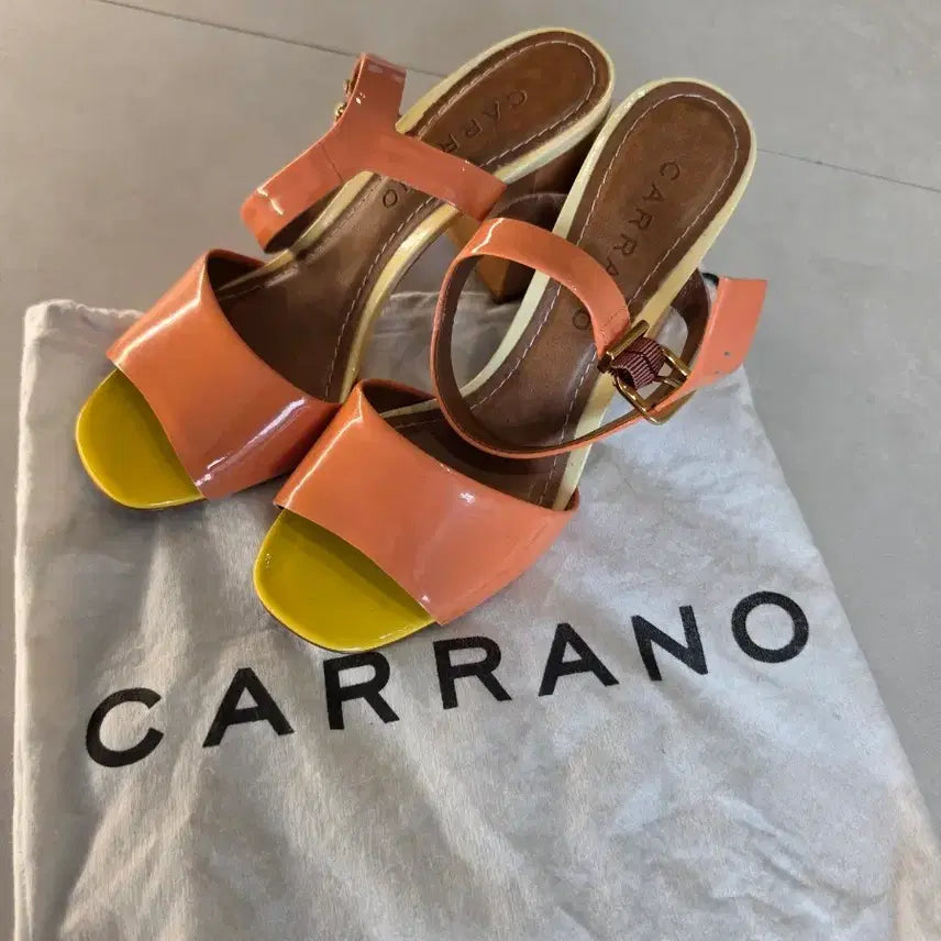 [BUNJANG] Carrano Patent Leather Block Heel Sandals (Size 37) / 세일)까라노(carrano)브라질 정품 페이턴트 가죽 블록힐(37)