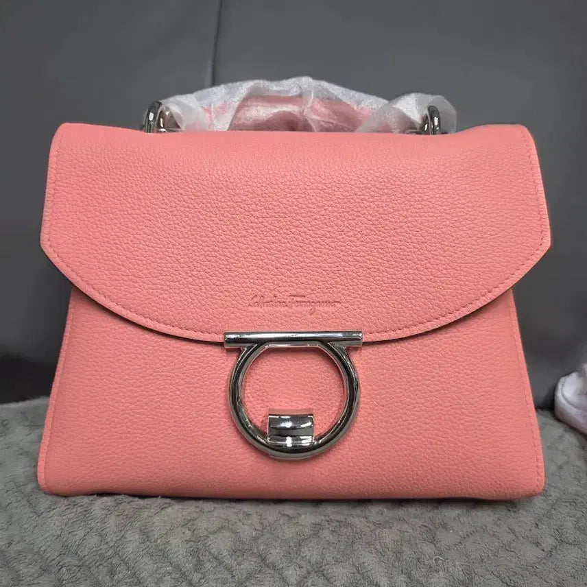 [BUNJANG] Salvatore Ferragamo Gancini Margo Tote Bag Shoulder Bag / (새상품 명품) 페라가모 핑크  간치니 마고 토트백 겸 숄더백 판매합니다