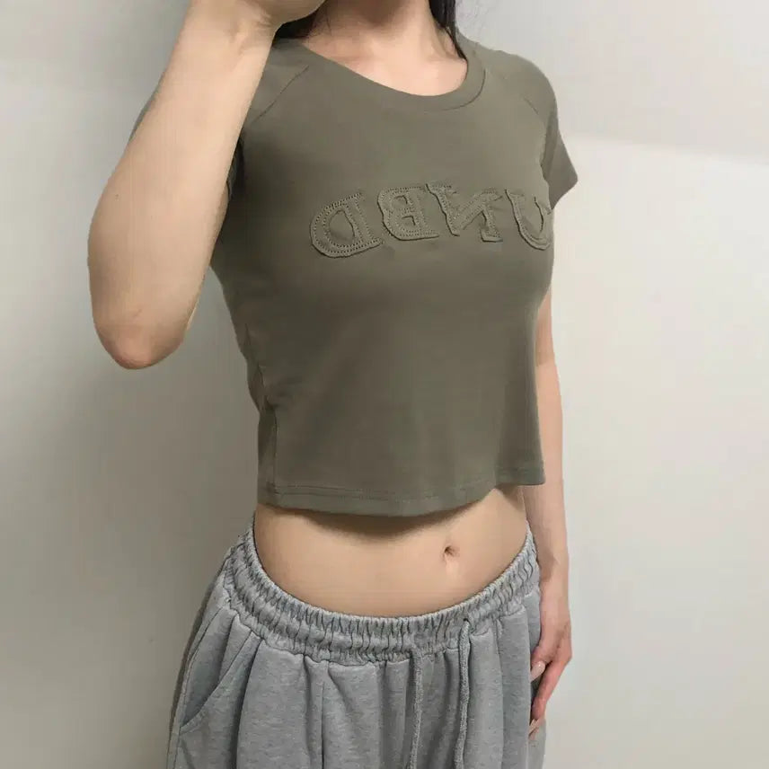 [BUNJANG] Lettering Crop Short Sleeve T-Shirt Khaki / 새 상품 착샷 레터링 크롭 반팔티 카키