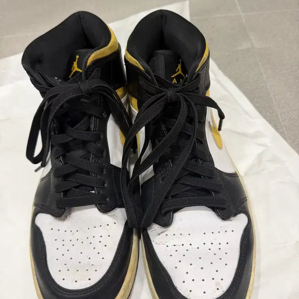 [BUNJANG] Jordan 1 Mid Fallen Black Yellow US 9.5 / (275) 조던 1 미드 폴른 검노