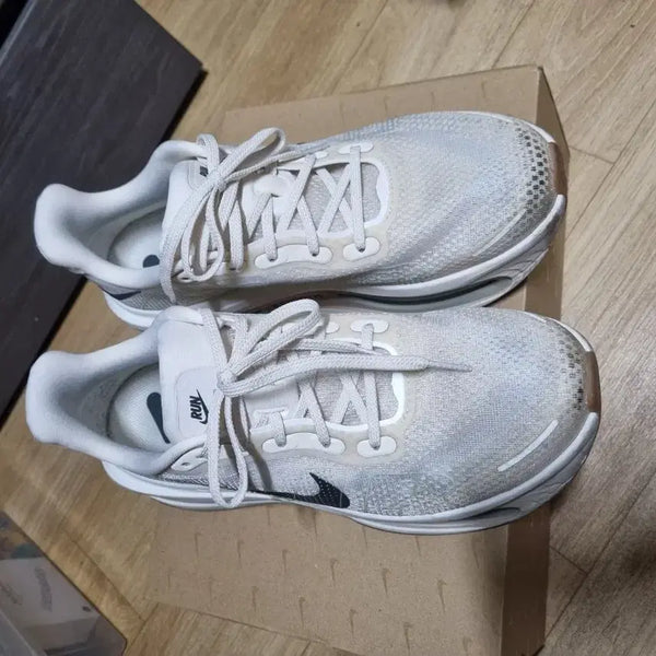 [BUNJANG] Vomero Premium Pale Ivory 270 / 보메로 프리미엄 페일 아이보리 270