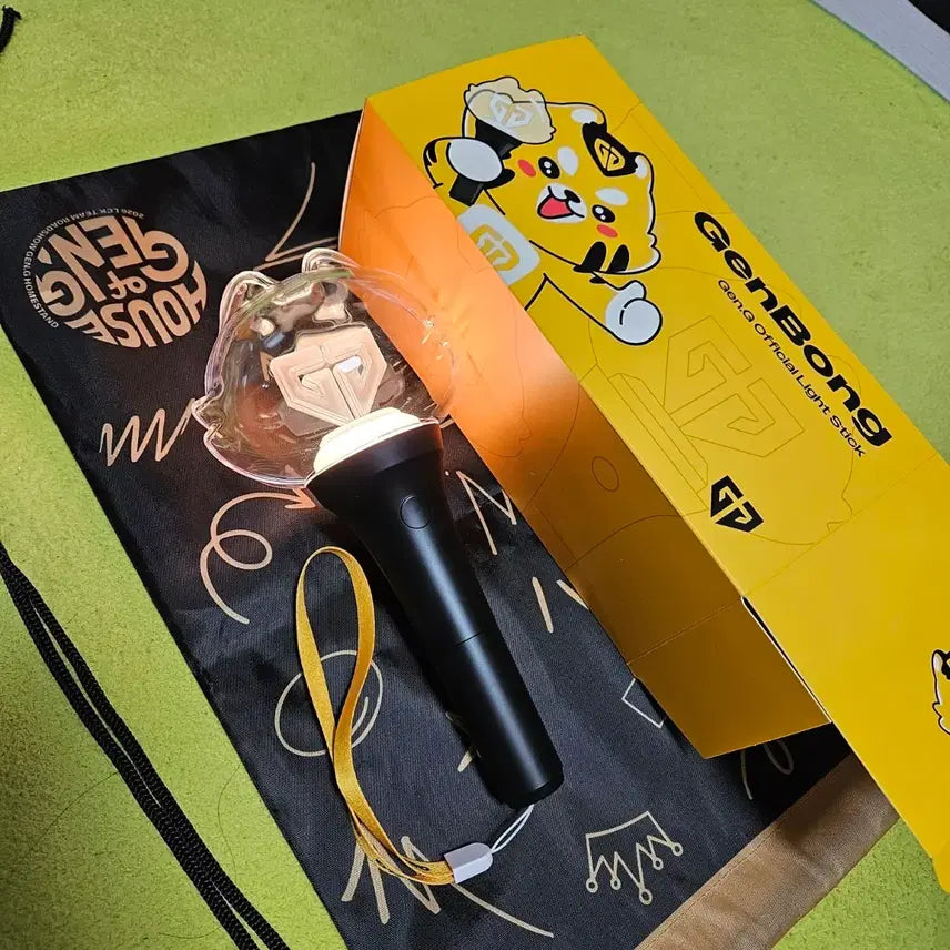 [BUNJANG] Gen.G Official Lightstick Bundle with House of Gen.G Merchandise / Gen.G 젠봉 공식 응원봉 + 하우스 오브 젠지 굿즈 (포스터, 포토카드 등)
