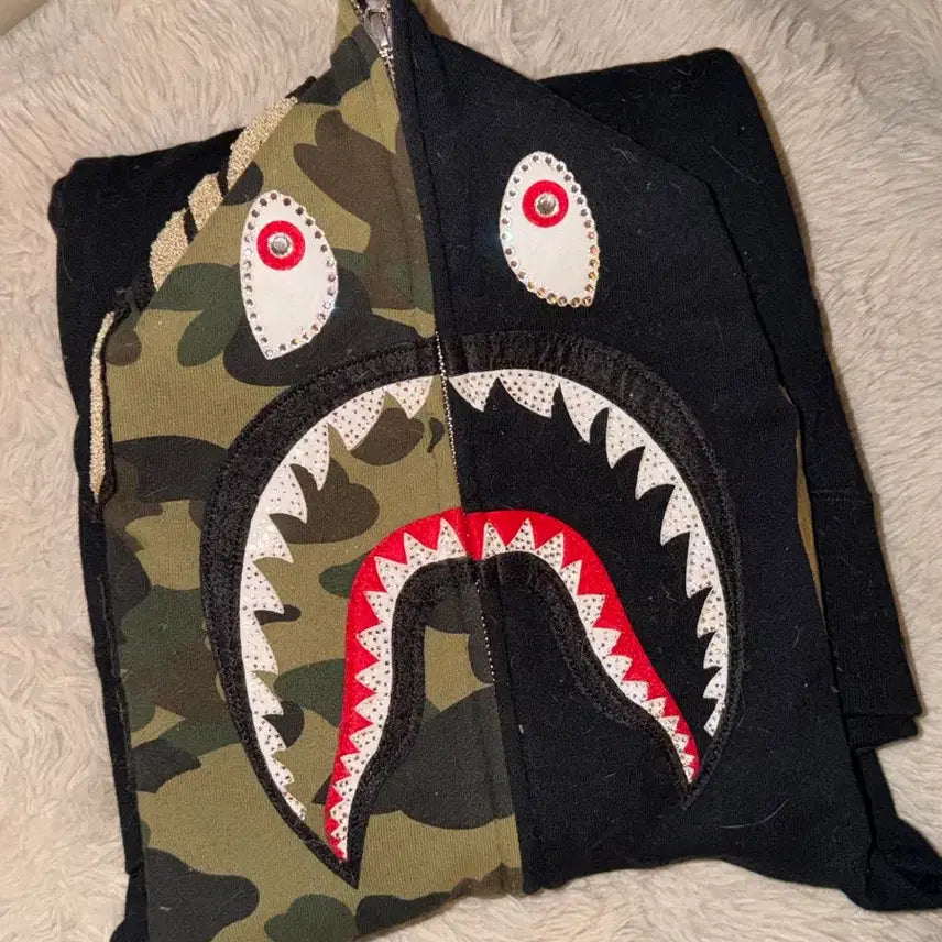 [BUNJANG] BAPE Swarovski Shark Hoodie / 베이프 스와로브스키