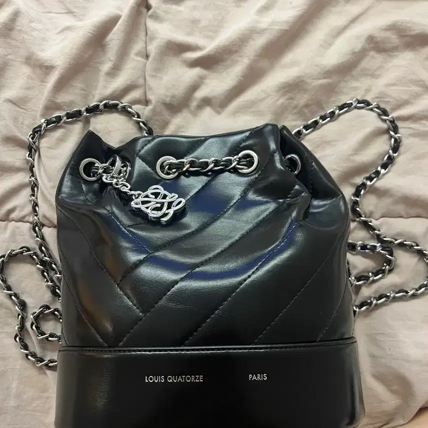 [BUNJANG] Louis Quatorze Bucket Chain Backpack / 루이까또즈 버킷 체인백팩