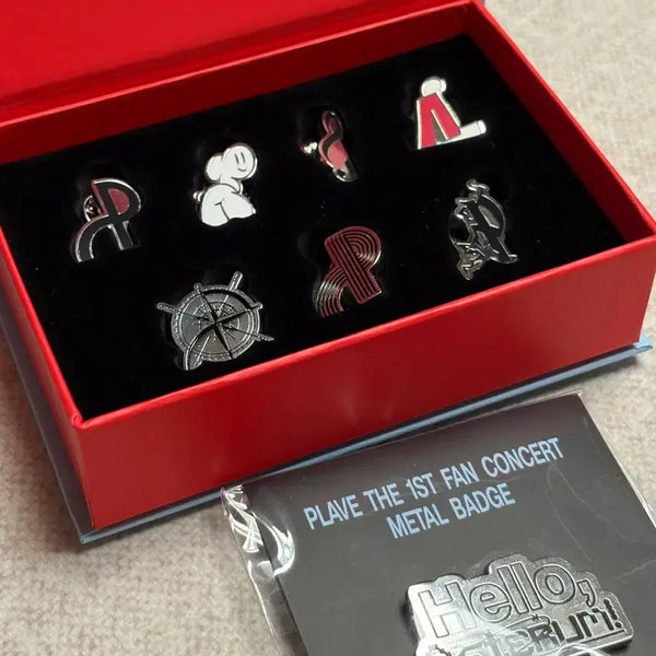 [BUNJANG] PLAVE Logo Badge & First Fan Concert Metal Badge Bundle Set / 플레이브 로고뱃지, 첫콘 메탈 뱃지 일괄 양도 판매합니다