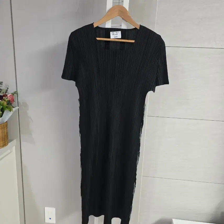 [BUNJANG] Yunjeang Pleated Black Midi Dress / 한윤정앙스 플리츠 검정색 원피스