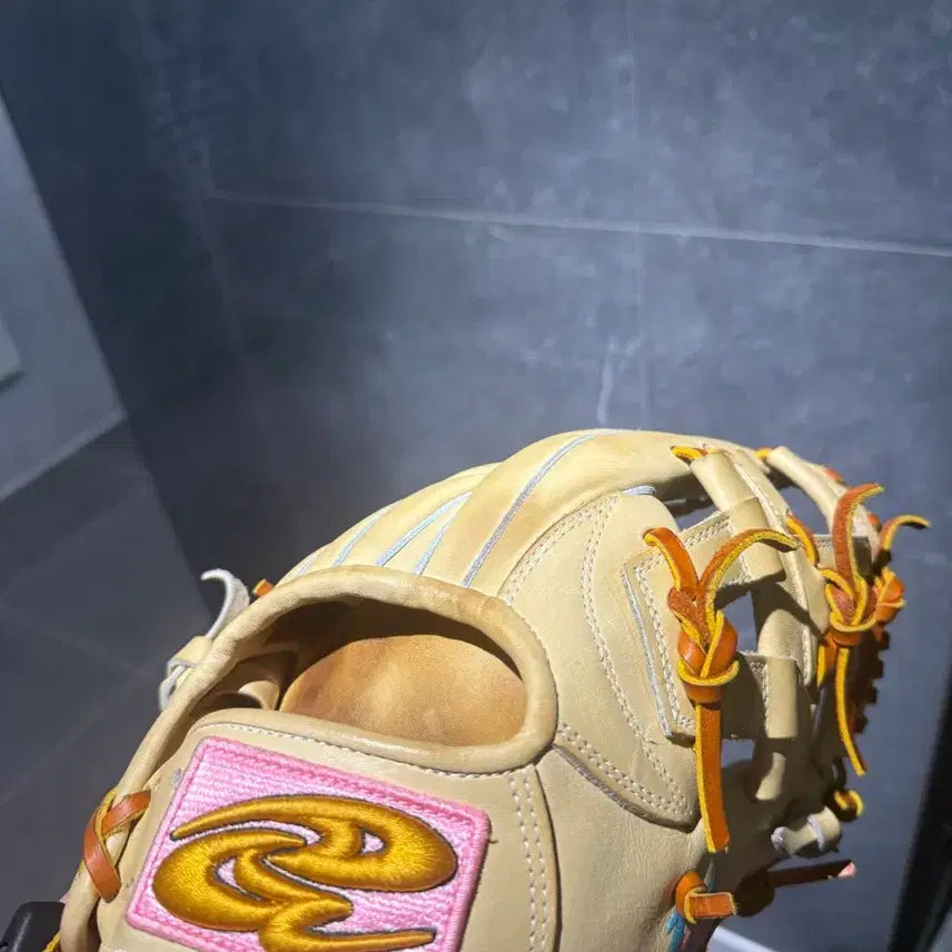[BUNJANG] Donaiya Ivory Infielders Glove with Pink Accent / 도나이아 내야글러브(무조건 네고 가능)
