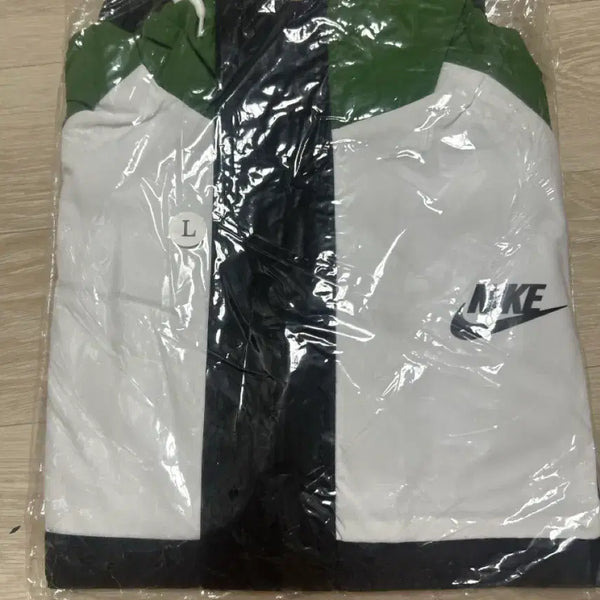 [BUNJANG] Nike Windbreaker Jacket White Green Black Size L / 나이키 바람막이 L 사이즈