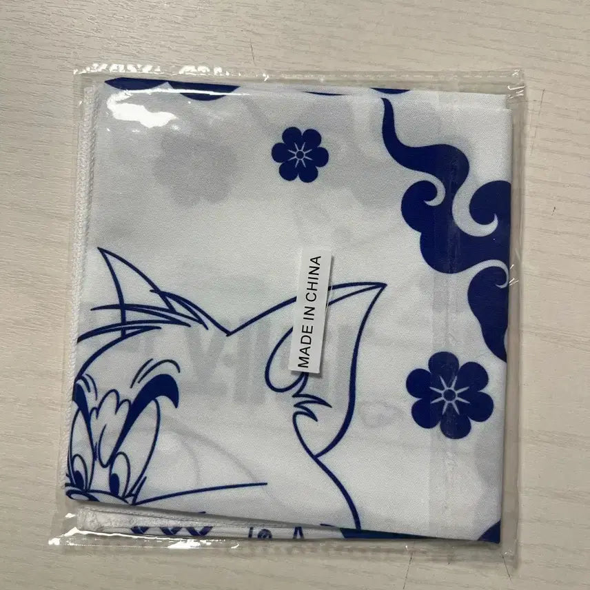 [BUNJANG] Tom and Jerry Hanok Chaos Scarf / 톰과 제리 스카프 한옥 대소동 팝업