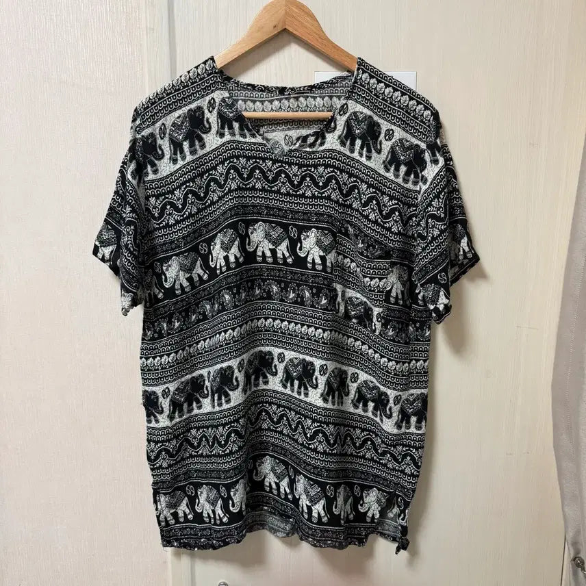 [BUNJANG] Elephant Pattern Shirt - Size L / 태국 코끼리 패턴 셔츠 48(L)