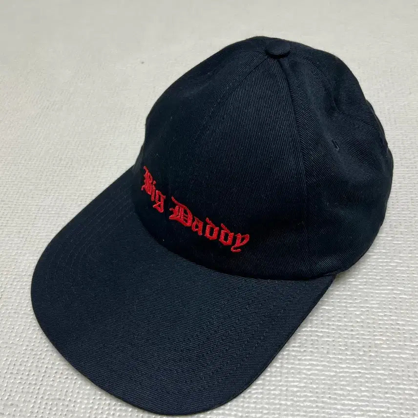 [BUNJANG] VETEMENTS 2016 AW Big Daddy Long Brim Embroidered Cap Black Red / 베트멍 2016 AW 빅 대디 롱 브림 자수 캡 블랙 레드
