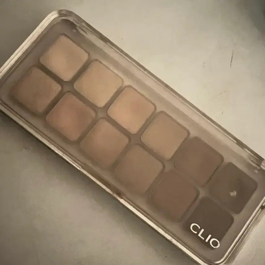 [BUNJANG] Clio Latte is Senior Eyeshadow Palette / 클리오 라떼는 선임