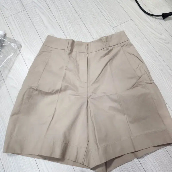 [BUNJANG] Beige Pin Tuck Shorts Size 55 / 새상품)베이지 핀턱 반바지 55사이즈