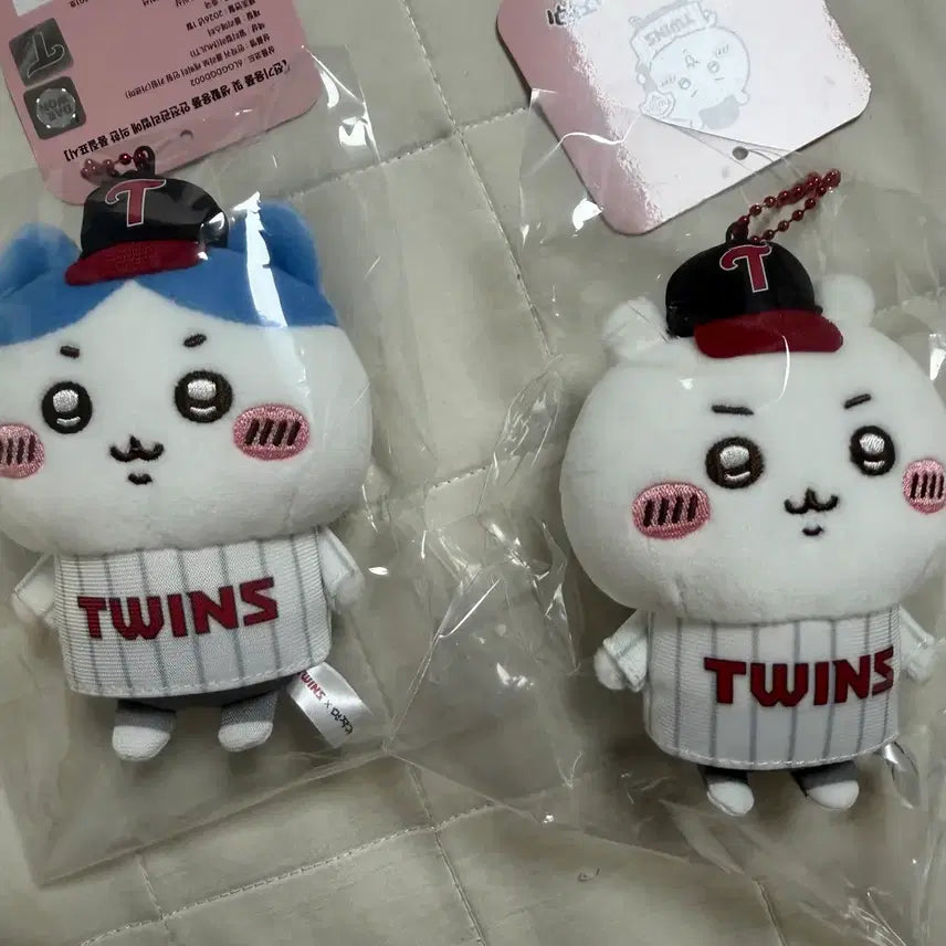 [BUNJANG] LG Twins x Chiikawa Hachiwari Charm / 엘지 트윈스 치이카와 히치와레 키링