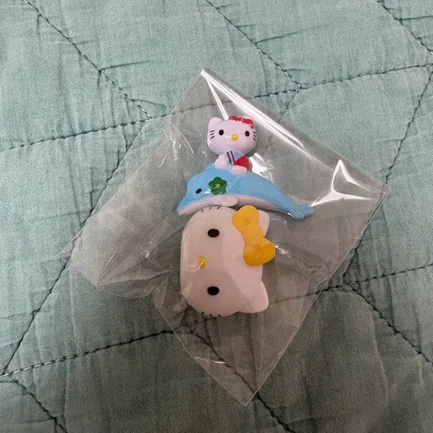 [BUNJANG] Hello Kitty Dolphin Figure & Face Pencil Cap Set / 키티 돌고래 피규어, 키티 얼굴 연필캡
