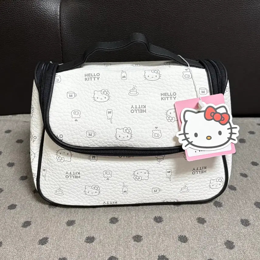 [BUNJANG] Hello Kitty White Cosmetic Pouch / *새상품)헬로키티 파우치화이트 화장품파우치