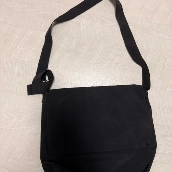 [BUNJANG] Majie Untitle Post Bag / 마지언타이틀 포스트백