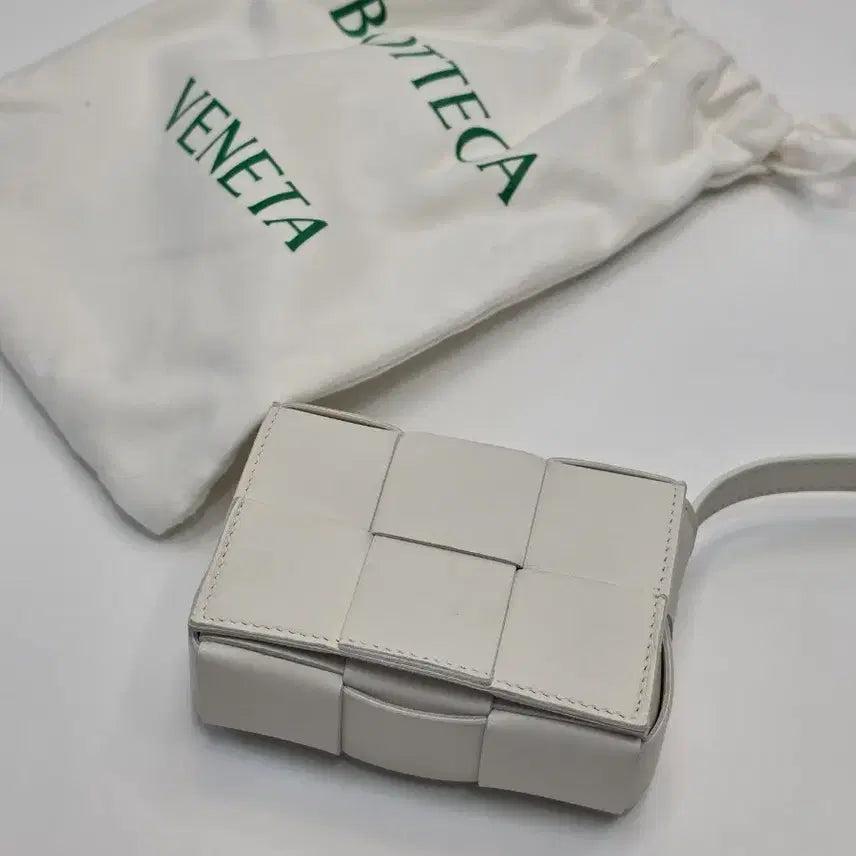 [BUNJANG] Bottega Veneta Mini Leather Cassette Bag White / 급처)보테가 베네타 미니 레더 카세트백 화이트