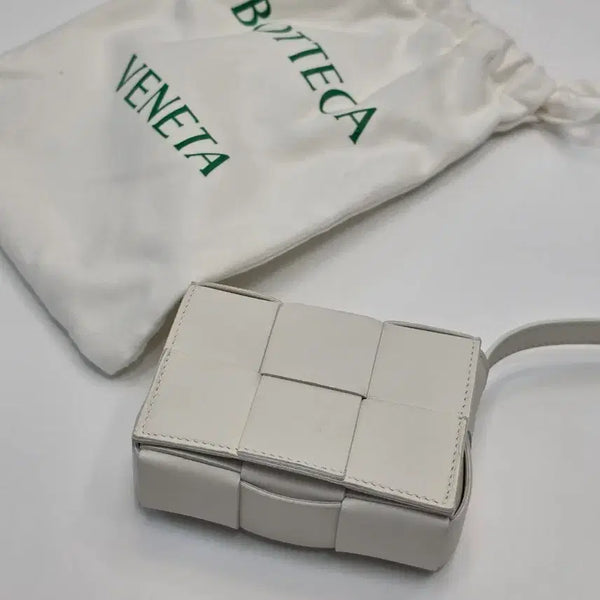 [BUNJANG] Bottega Veneta Mini Leather Cassette Bag White / 급처)보테가 베네타 미니 레더 카세트백 화이트