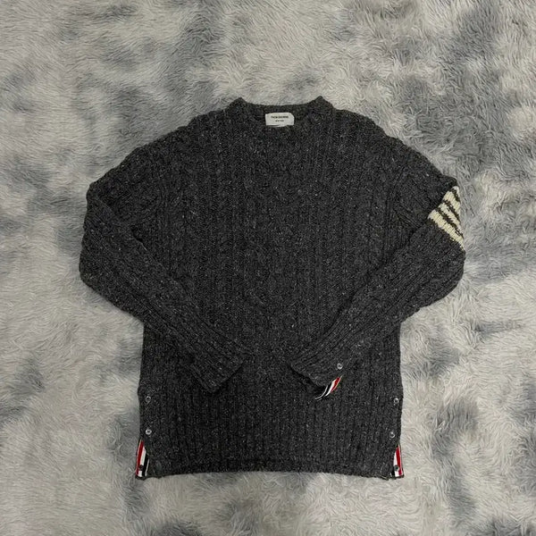 [BUNJANG] Thom Browne Diagonal Stripe Aran Cable Knit Grey Size 4 / 톰브라운 사선완장 아란케이블 니트 그레이 [4]