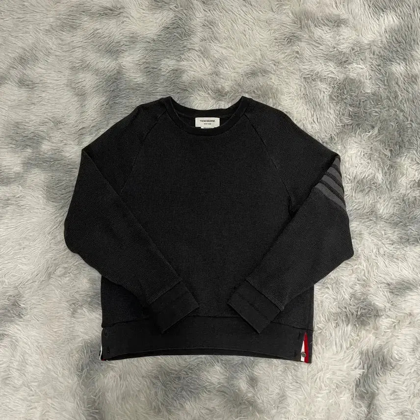 [BUNJANG] Thom Browne Diagonal Stripe Raglan Waffle Knit Sweatshirt Charcoal Size 3 / 톰브라운 사선완장 래글런 와플 니트 맨투맨 차콜 [3]