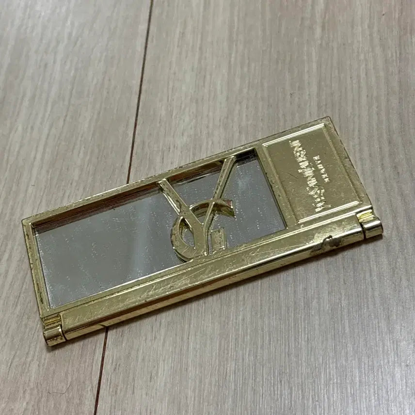 [BUNJANG] Yves Saint Laurent Beauty Gold Signature Mirror / 입생로랑뷰티 골드 시그니처 미러 (당일발송)