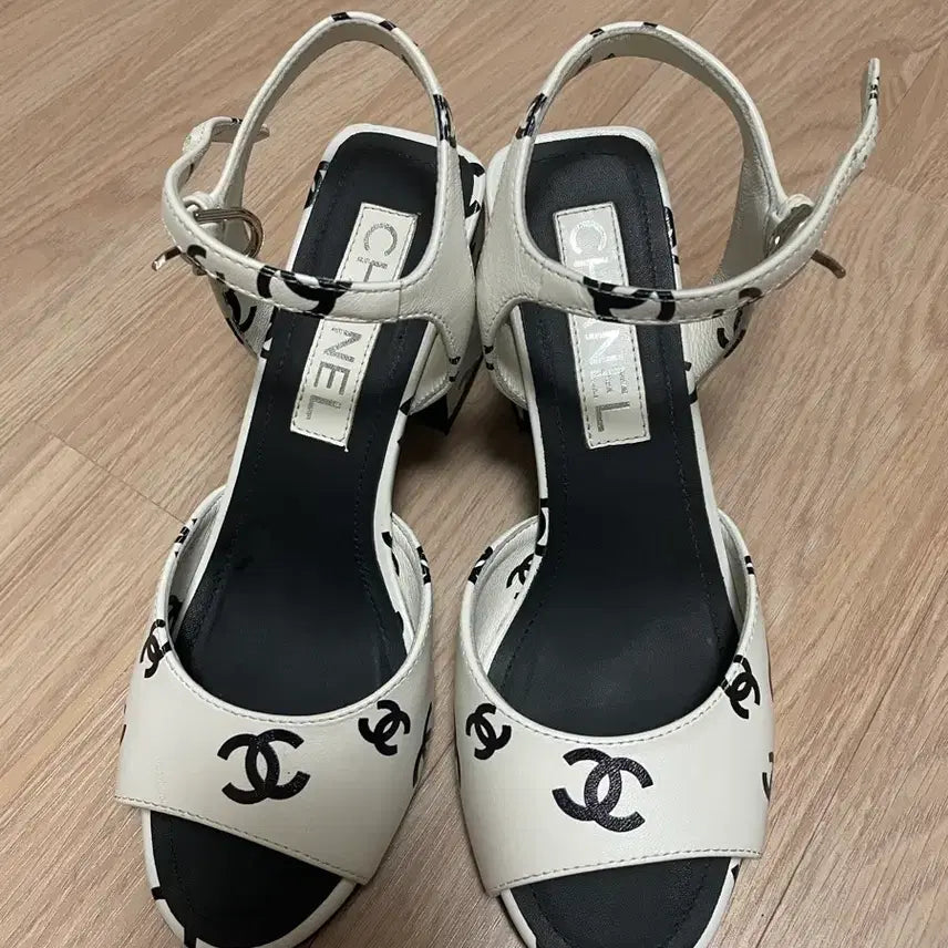 [BUNJANG] Handmade White Platform Sandals (Size 230) / 화이트 샌들 35사이즈 230