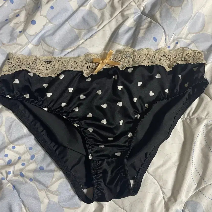 [BUNJANG] Black Heart Silk Lace Panties (Used) / 중고 블랙 하트 실크 레이스 팬티