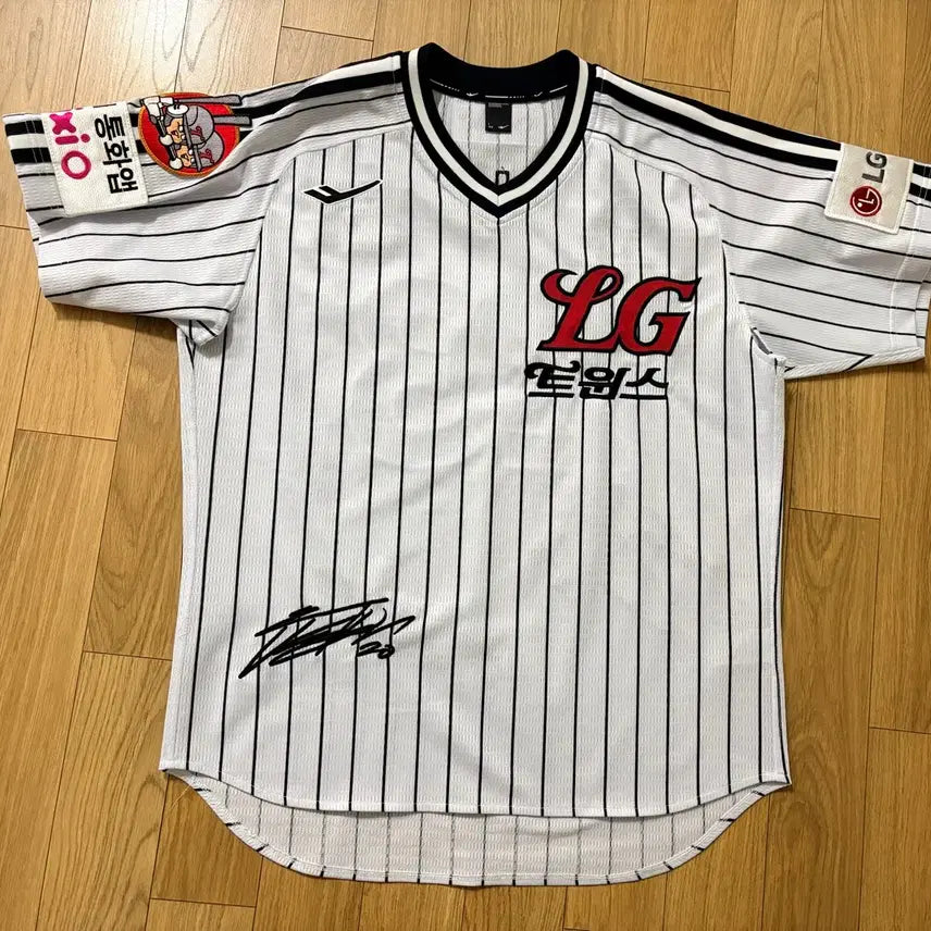 [BUNJANG] LG Twins Classic Authentic Jersey Austin Autographed / 엘지트윈스 클래식 어센틱 유니폼 오스틴 친필사인