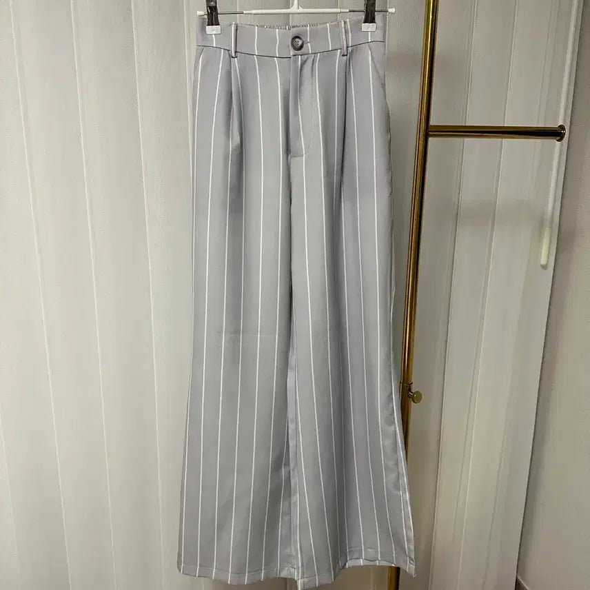 [BUNJANG] Striped Pin-tuck Wide Slacks / 스트라이프 핀턱 와이드 슬랙스