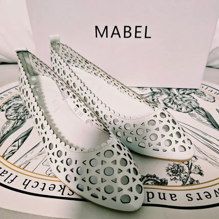 [BUNJANG] Women's Perforated Slip-On Flats Heel / 여름샌들구두(새상품)펀칭슬립온단화
