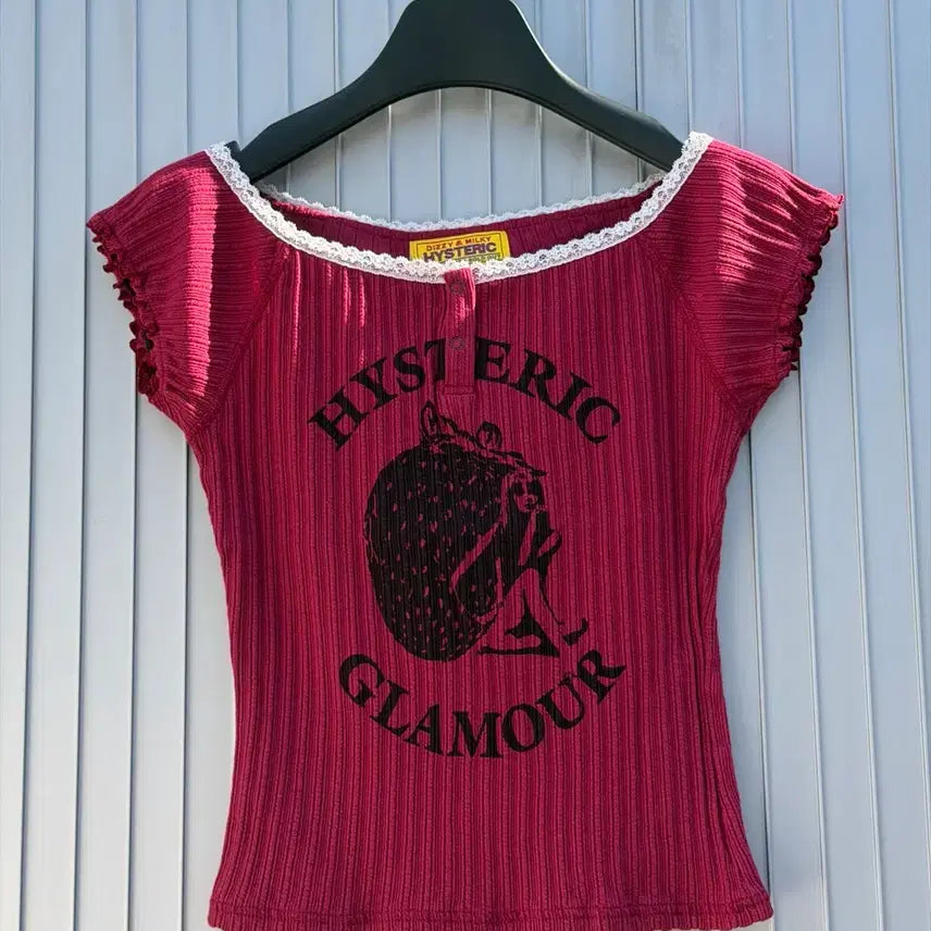 [BUNJANG] Hysteric Glamour Strawberry Freak Baby Fit T-Shirt / (새상품)히스테릭글래머 26SS Strawberry Freak Baby Tee 리센느 제나 착용