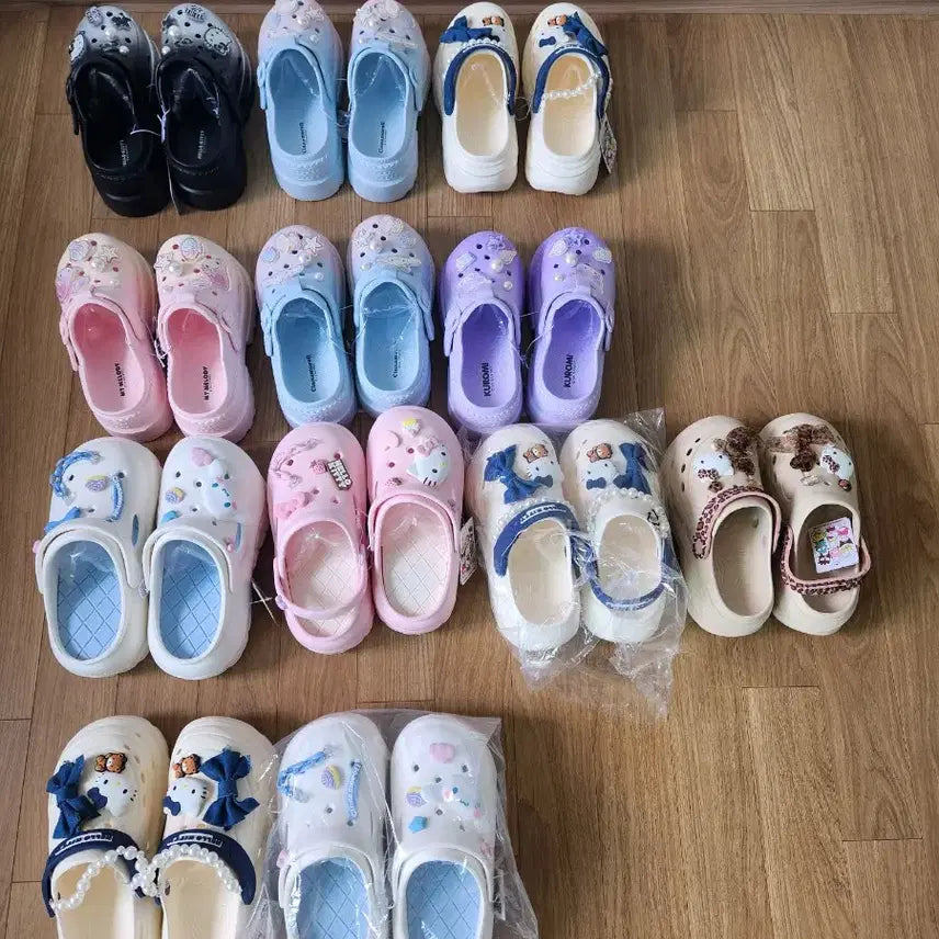 [BUNJANG] Sanrio Platform Crocs - Hello Kitty & Cinnamoroll / [이사정리 창고 대방출할인] 산리오 통굽 크록스 키티 시나모롤