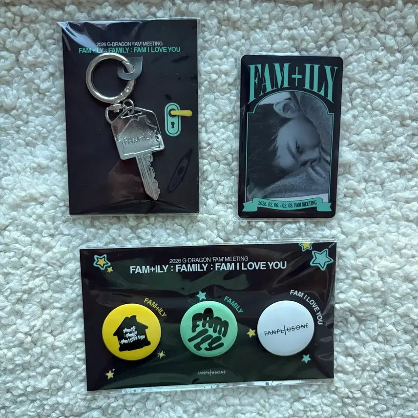 [BUNJANG] G-Dragon 'FAM' Meeting Goods Keychain, Badge, Photocard Set / 지드래곤 팬미팅 키링 뱃지 포카 지디 권지용 양도 팸존