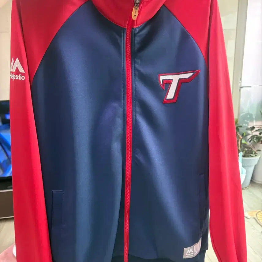[BUNJANG] Kia Tigers Baseball Jersey Jacket with Yoon Young-chul Autograph / 기아 져지 105+자켓 100 팝니다